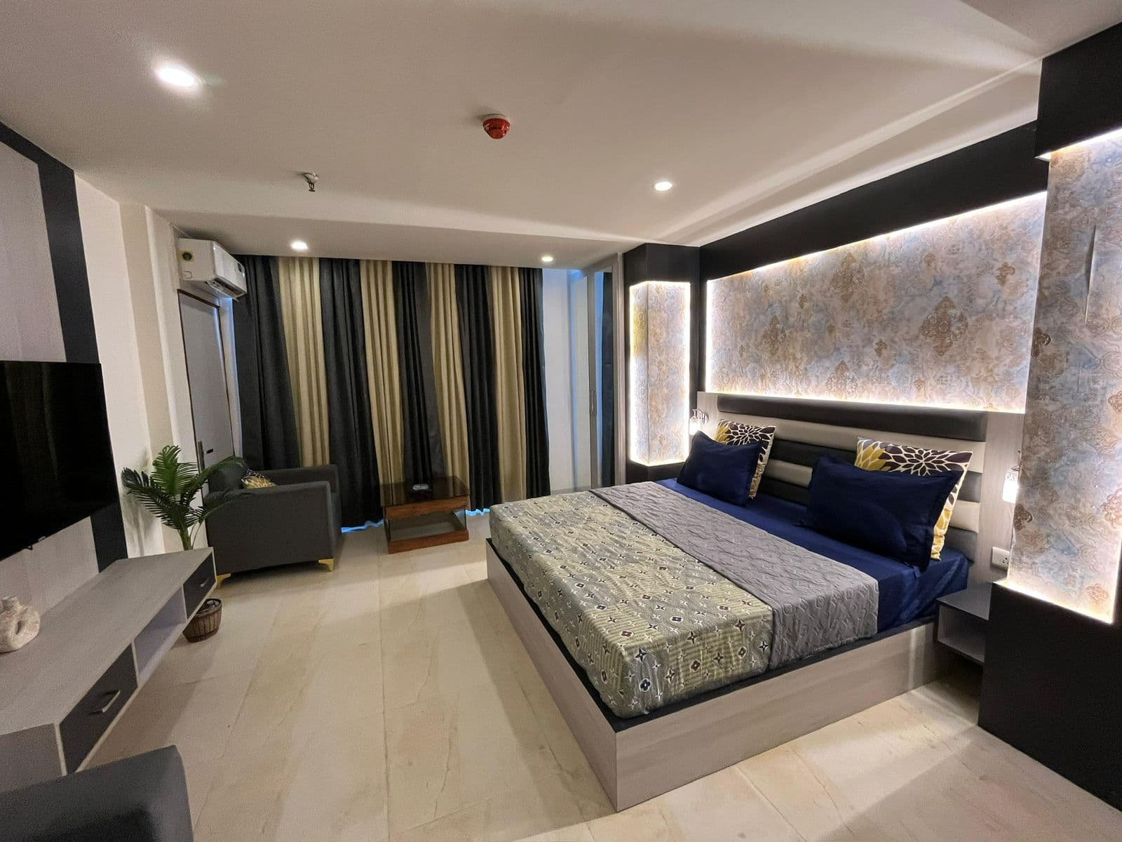 Sheron Hotels & Aparts